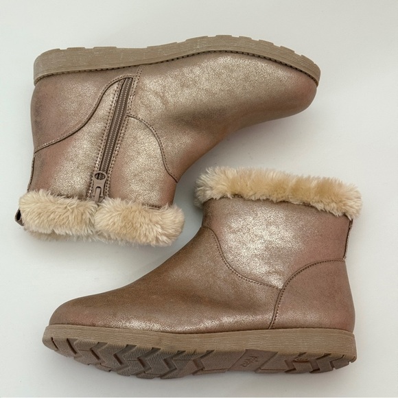 Cat & Jack Girls Shearling Style Boots Faux Fur Round Toe Size 5 - Picture 4 of 10